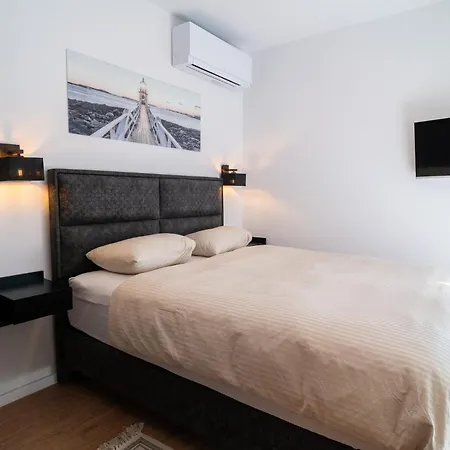 S5 By Belmont Realty Ζαντάρ