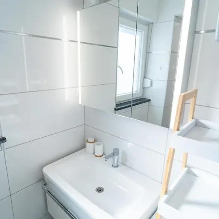 S5 By Belmont Realty * Ζαντάρ