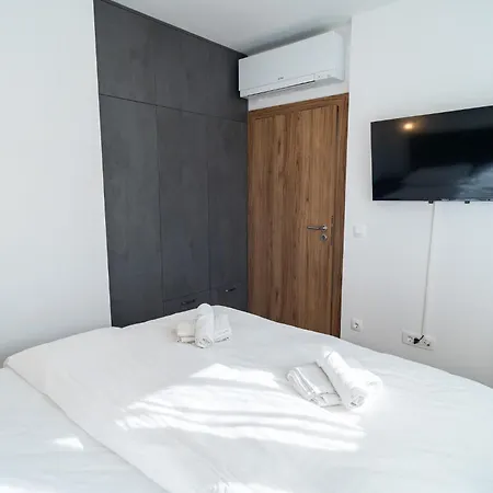 아파트 S5 By Belmont Realty *