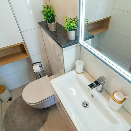 S5 By Belmont Realty Apartament