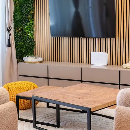 S5 By Belmont Realty 아파트 *