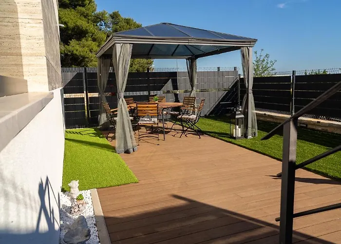 S5 By Belmont Realty Zára