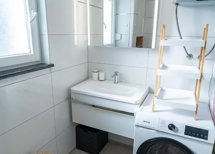 S5 By Belmont Realty Zára